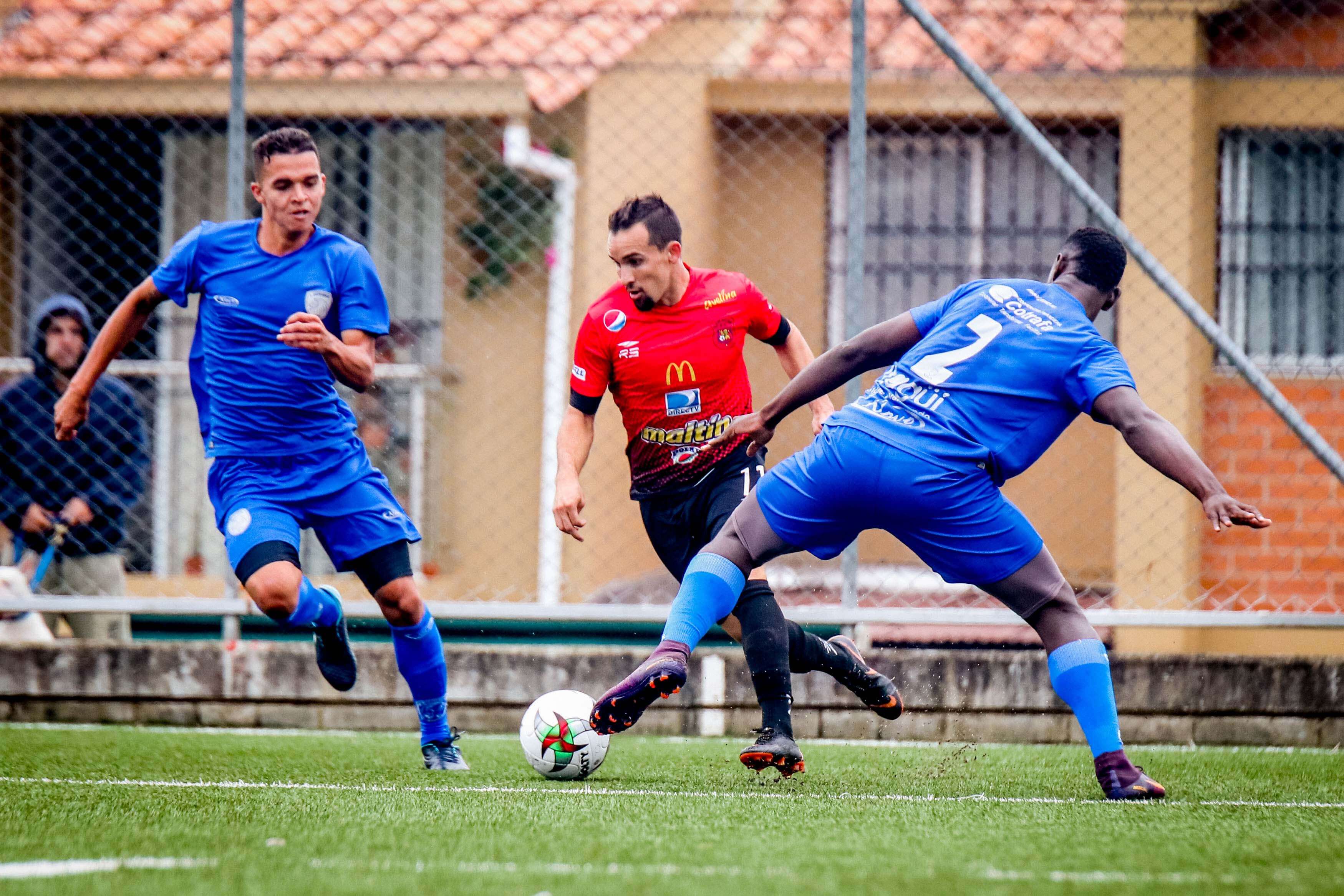 3. Robert Hernández vs. Leones