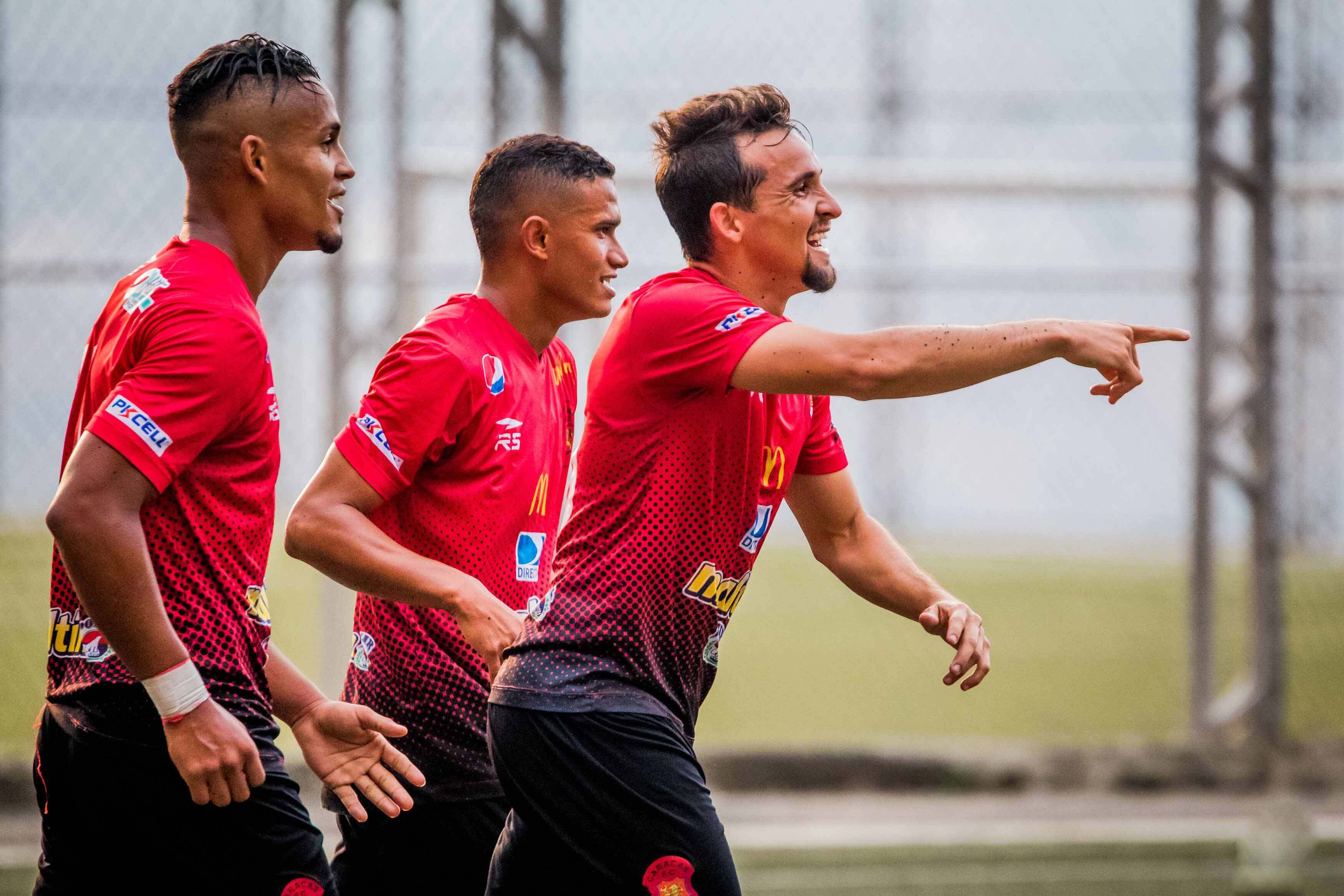 9 Celebración Robert Hernández